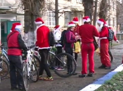 Волшебство в многодетные семьи столицы доставили новогодние кудесники на велосипедах