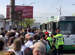 Гигантские очереди на бесплатные автобусы до кладбища образовались в Кишиневе 