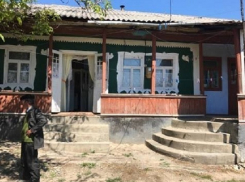 Опубликованы подробности жестокого убийства женщины с девочками в Каларашском районе и фото с места трагедии