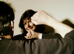 В приступе ревности пьяный мужчина жестоко избил свою жену в Кишиневе