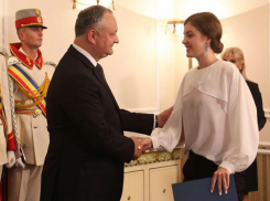 Сто лучших выпускников лицеев Молдовы получили почетные грамоты из рук президента