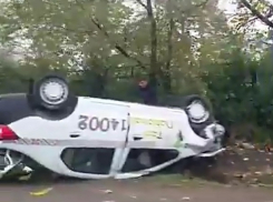 На трассе перед въездом в Кишинев перевернулось такси и попало на видео