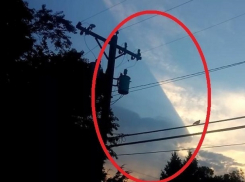 Полупрозрачный корабль пришельцев грандиозного размера над США попал на видео