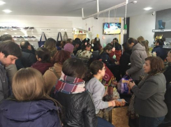 Кишиневцы взяли штурмом магазины обуви в поисках резиновых сапог 