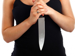 Разъяренная молдаванка, защищаясь от мужа, нанесла ему жестокий удар кухонным ножом