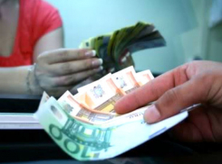 Рост двух валют и падение доллара пообещал Нацбанк в понедельник