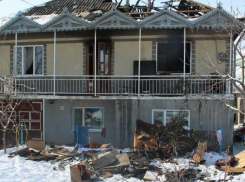 Мощный пожар выгнал на улицу жителей дома в Яловенском районе