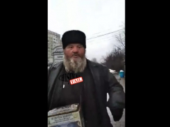 В Кишиневе человек в рясе набросился с кулаками за слова на русском языке