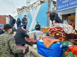 Это издевательство над своими же! Некоторые беженцы затариваются за счет Молдовы бесплатными товарами и уезжают обратно домой