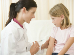 Массовая вакцинация десятилетних девочек от рака шейки матки началась в Молдове