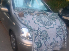 Необычный тюнинг машины покрывалом насмешил кишиневцев 