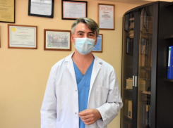 С утра до вечера ездят в транспорте, ходят в гости - депутат возмущен поведением людей