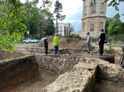 Археологи ведут раскопки в разных местах столицы