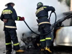 На парковке в секторе Ботаника ночью сгорели две иномарки