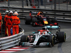 Формула-1: Mercedes победила в самой престижной гонке в мире