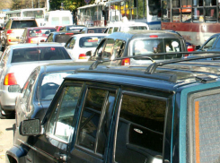 Гигантские пробки на дорогах парализовали движение в Кишиневе