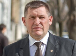 «Следующая пуля будет твоей»: жене и детям экс-депутата Бутмалая угрожают расправой 