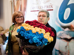 Михаю Гимпу на 65-летие подарили велосипед и торт в виде «Великой Румынии»