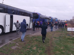 На границе Молдовы застряли автобусы с пассажирами в ожидании въезда 