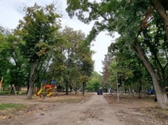 На Старой Почте восстанавливают парковую зону