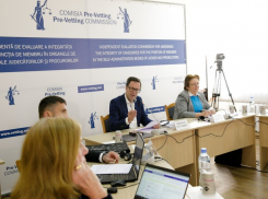 Оценщикам судей и прокуроров увеличат оклад на 40 000 до 110 тыс. леев