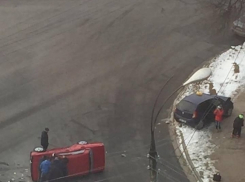 В Кишиневе произошла серьезная авария, один из автомобилей перевернулся