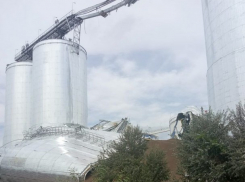 В порту Джурджулешт обрушились два груженных элеватора 