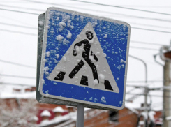 На Чеканах таксист сбил женщину на пешеходном переходе