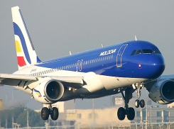 Самолет Кишинев-Рим вернулся в столичный аэропорт из-за неисправности