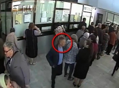 Ловкого карманника, обокравшего женщину в столичной больнице, «выдала» камера видеонаблюдения