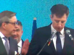 Пикантный момент изгнания Тапиолой со сцены разбушевавшегося Киртоакэ попал на видео