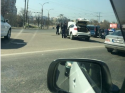 На улицах столицы без видимых причин тормозят и проверяют люксовые авто