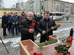 Кишиневцы у посольства  России почтили память погибших в авиакатастрофе 