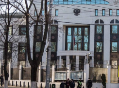 Российское посольство извинилось за невозможность оказывания услуг в полном объеме