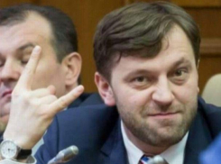 Алайбу уличили в том, что в 2009-м году он незаконно устроился в Госканцелярию