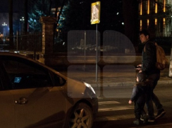 Чудом избежали гибели под колесами иномарки отец с ребенком на пешеходном переходе в Кишиневе 