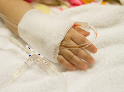 Сбитый поездом двухлетний ребенок вышел из комы 