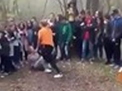 «Наслаждение от насилия»: украинцев потрясло видео жесточайшей драки девушек