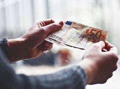 Мертвецки пьяный водитель попался за неадекватный стиль вождения в Гагаузии и предложил взятку полицейским 