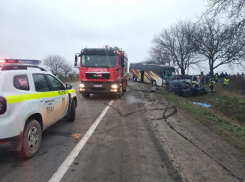Двое человек погибли в результате аварии с участием рейсового автобуса