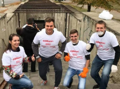 Неравнодушные к облику родного города волонтеры убрали  подземный переход у Южного автовокзала 