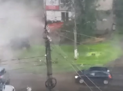 Зеленую клубящуюся паром «реку» сняли на видео в Кишиневе