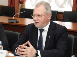 Вячеслав Унтилэ и злато, над которым он чахнет