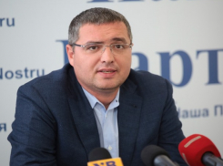 Усатый сбежал из страны: «Тебя посодют, а ты не воруй!»