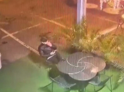 Уроженец Молдовы зарезал бармена в Италии: опубликовано шокирующее видео