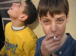 Подростки вынесли из ночного клуба мешок сигарет и спиртного