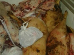 Партию опасного мяса попытался продать на Центральном рынке столицы ловкий делец