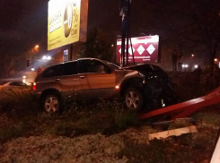 На Ботанике внедорожник BMW снес рекламное панно