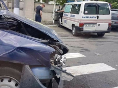 «Дачия» и «Кия» не поделили дорогу в центре Кишинева 