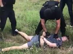 Задержание гражданина Украины, промышлявшего торговлей наркотиками в Кишиневе, сняли на видео 